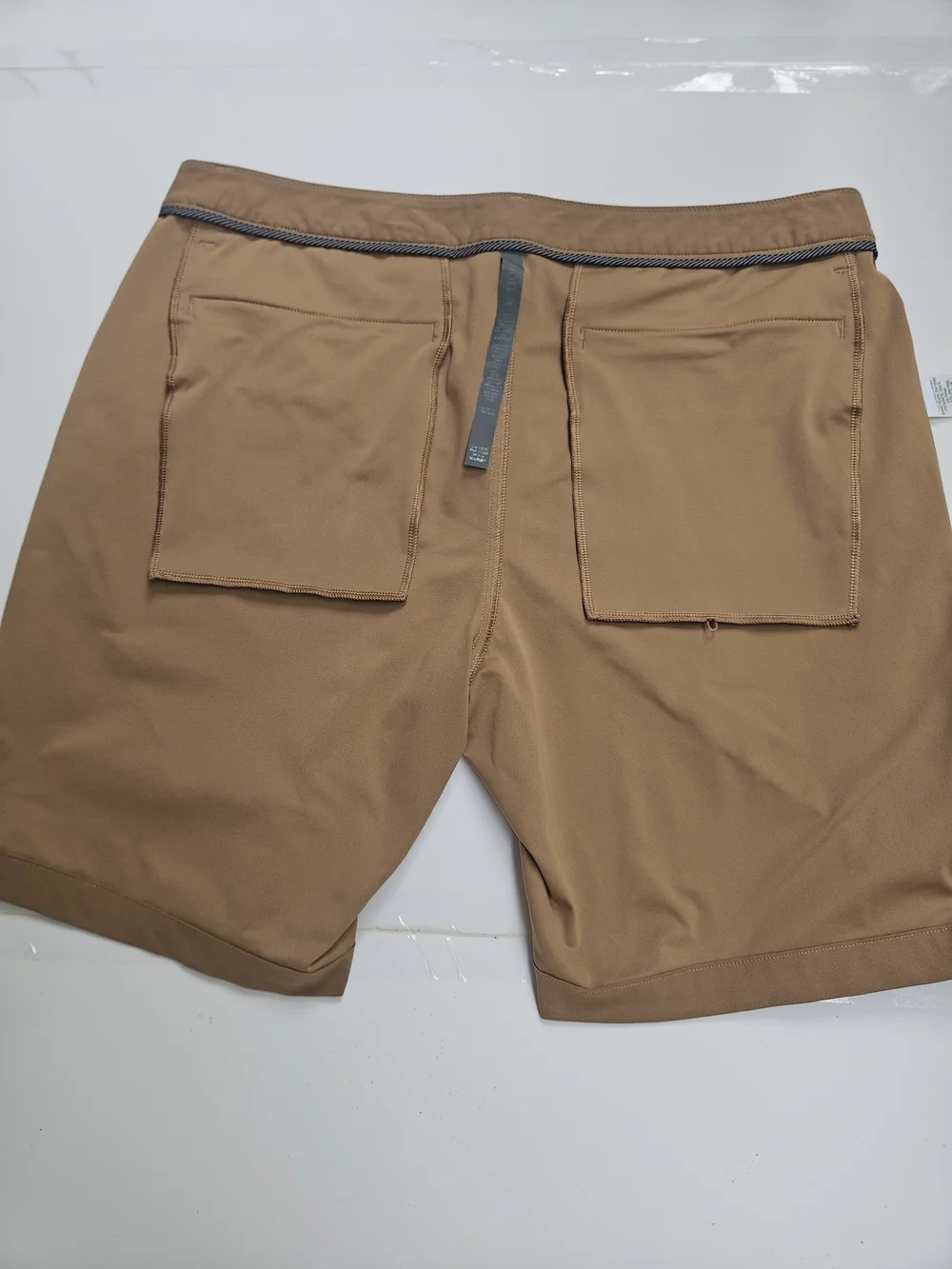 Vuori Men's Camel Tan Performance Casual Golf Shorts Size 36 Zip Pocket
